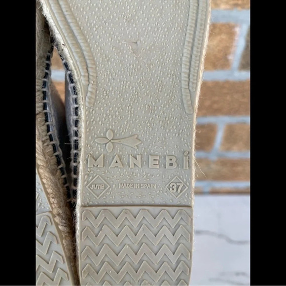 Manebi Los Angeles Metallic Flat Espadrille,
Platinum 6.5 - Picture 8 of 10
